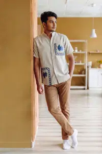 Embroidered Short-Sleeve Shirt